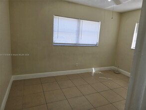 4190 NW 45th St in Lauderdale Lakes, FL - Building Photo - Building Photo