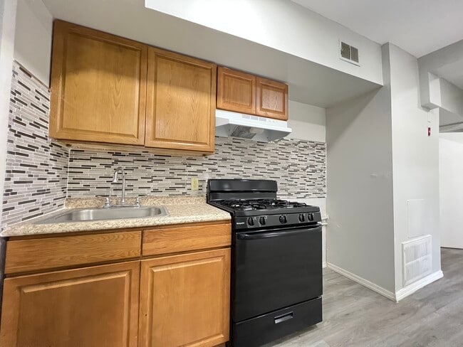 767 Broadway, Unit 301