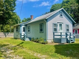 314 North St in Greenport, NY - Building Photo