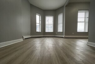 130 Warren St, Unit 3 in Boston, MA - Building Photo