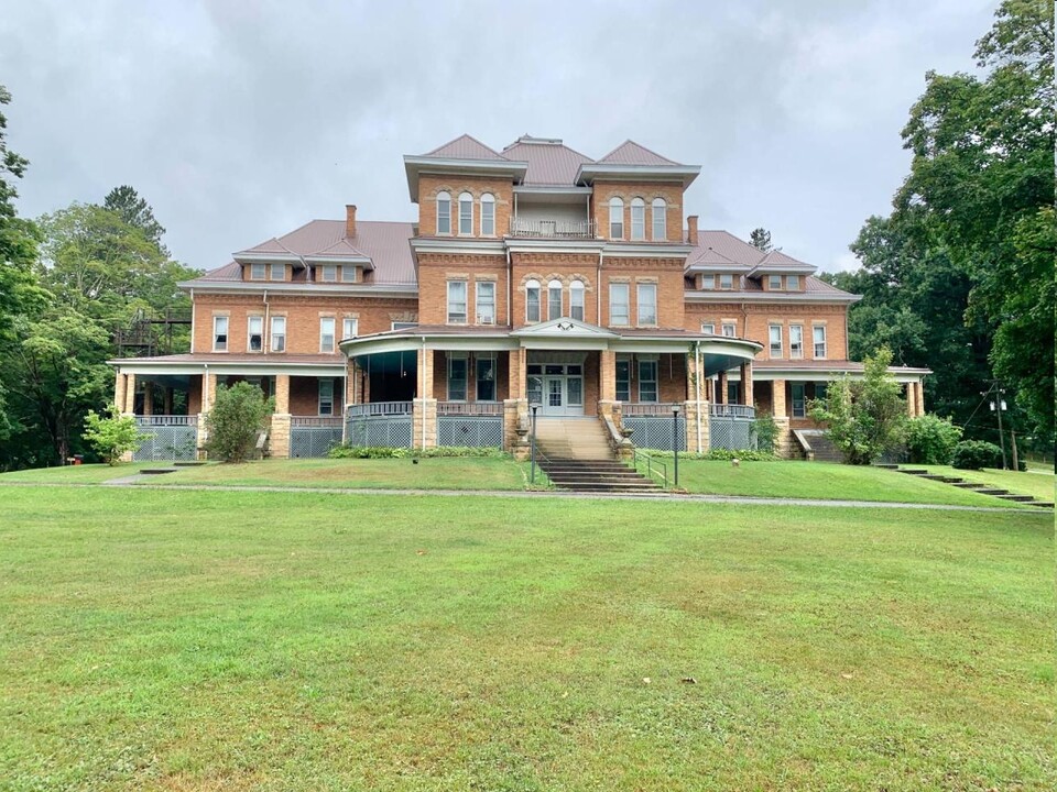 Former I.O.O.F Lodge in Elkins, WV - Building Photo