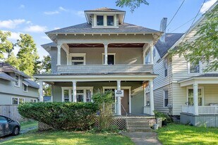 129 Victoria Pl in Syracuse, NY - Building Photo