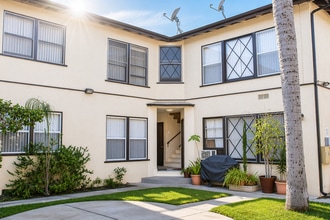 3300 Castle Heights Ave in Los Angeles, CA - Building Photo - Building Photo