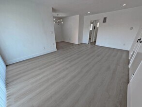 745 N Edinburgh Ave, Unit 6 in Los Angeles, CA - Foto de edificio - Building Photo