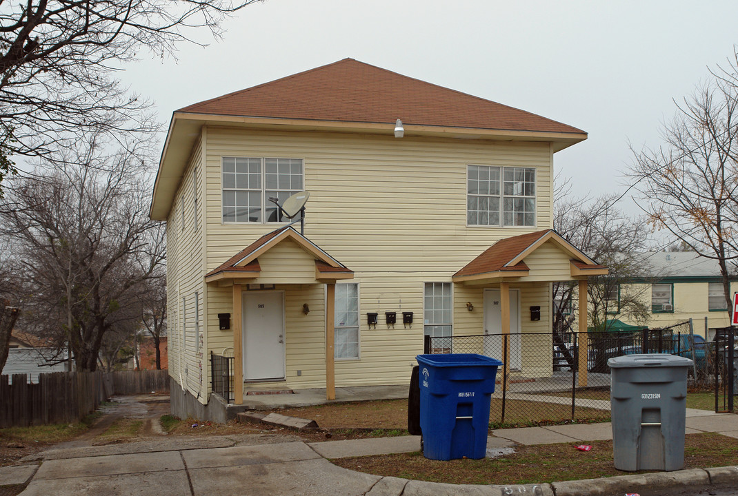 507 Lancaster Ave in Dallas, TX - Building Photo