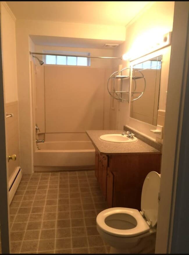 9 Isabella St, Unit First floor in Worcester, MA - Foto de edificio - Building Photo