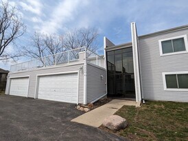 2252 N Baldwin Way in Palatine, IL - Building Photo