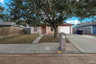 3213 Indian Hill Ave in McAllen, TX - Foto de edificio - Building Photo