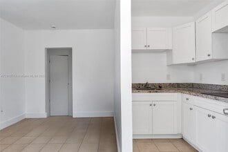 2047 Lincoln Ave in Opa Locka, FL - Building Photo - Building Photo