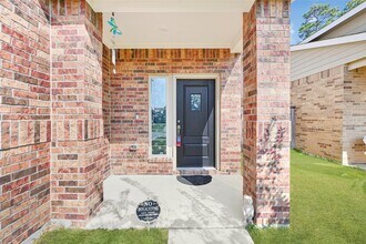 1922 Ballesteros St in Crosby, TX - Building Photo - Building Photo