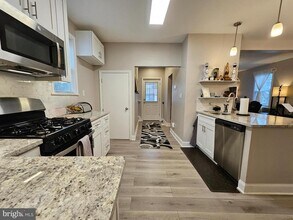 404 W Wayne Ave in Wayne, PA - Building Photo - Building Photo