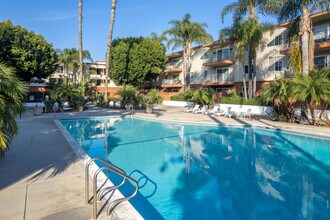 Club Acacia Apartments in Fullerton, CA - Building Photo - Building Photo