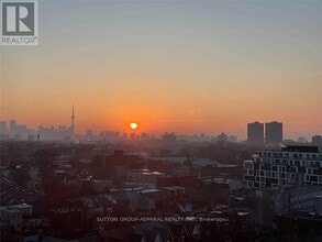 60 Heintzman St in Toronto, ON - Building Photo - Building Photo