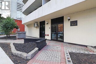 200 Bay St in Ottawa, ON - Building Photo - Building Photo