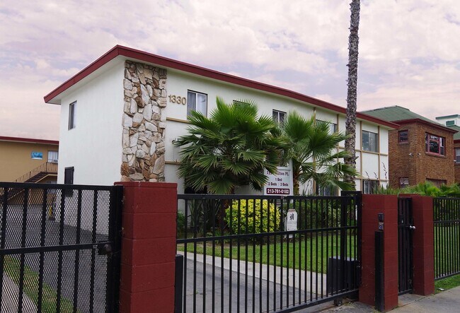 1330 S Wilton Pl, Unit 10