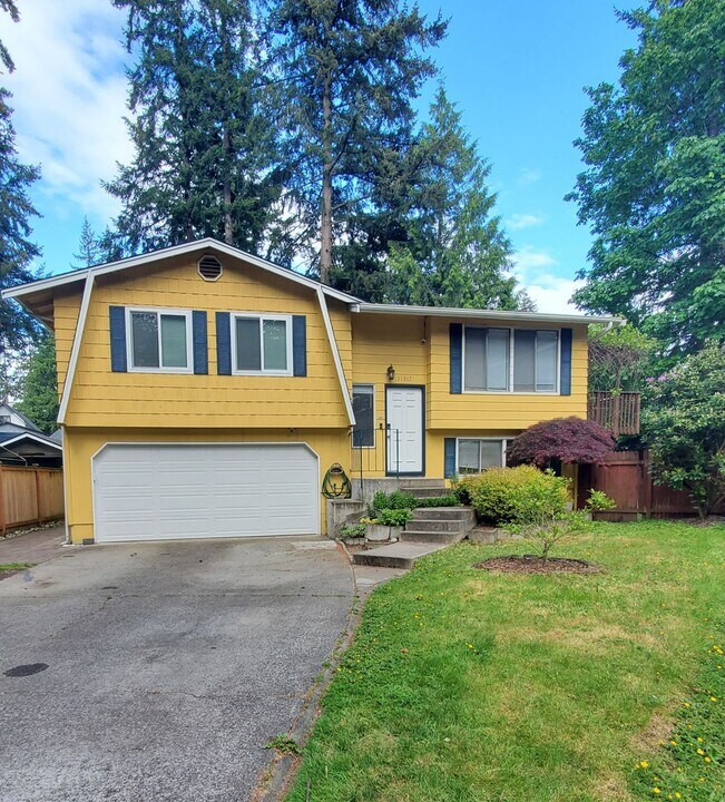 11317 30th Ave SE in Everett, WA - Building Photo