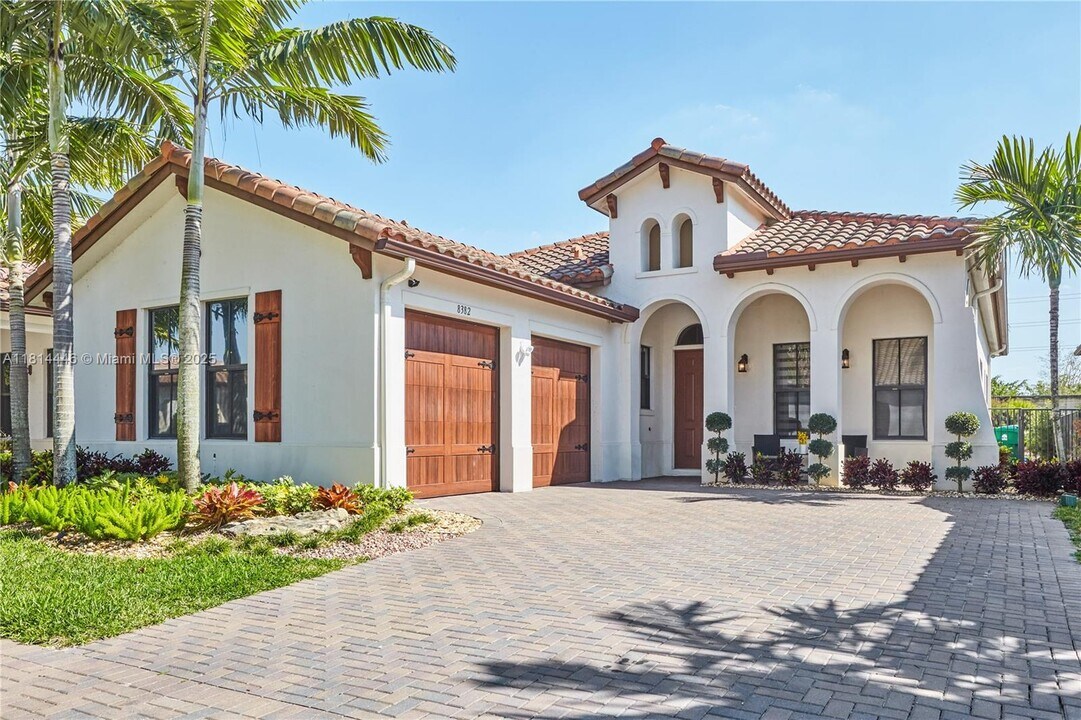 8382 NW 26th Ct in Pembroke Pines, FL - Building Photo