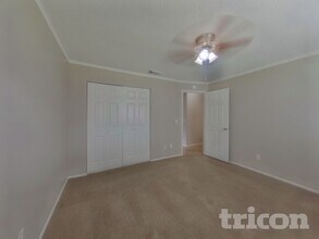 2303 Silver Hill Ct in Valrico, FL - Building Photo - Building Photo