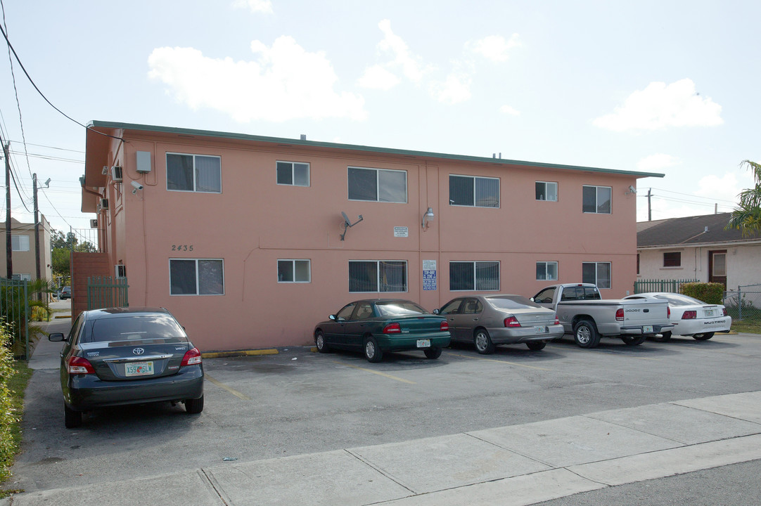 2435 W 6th Ct in Hialeah, FL - Building Photo