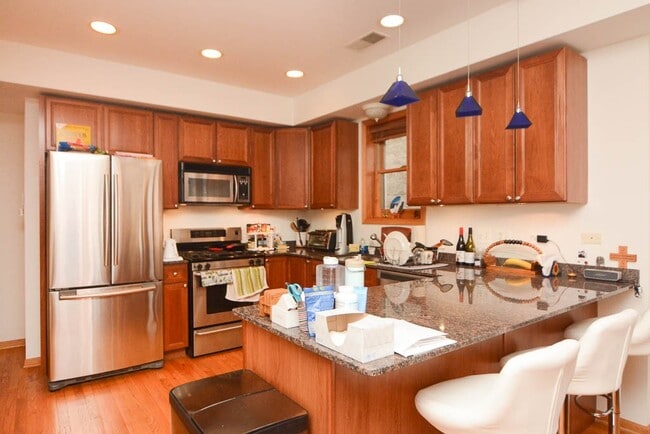 934 W Leland Ave, Unit 2C