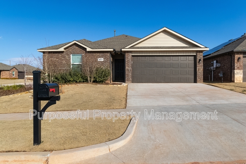 10521 SW 41st Pl in Mustang, OK - Building Photo