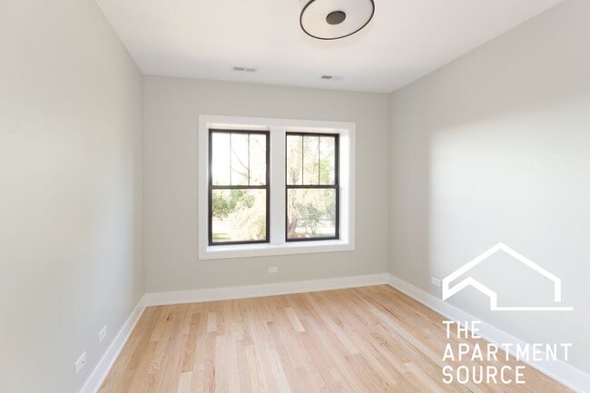 2237 N Bissell St, Unit 3E in Chicago, IL - Foto de edificio - Building Photo