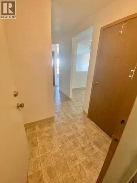 21 Berkeley Pl W in Lethbridge, AB - Building Photo - Building Photo