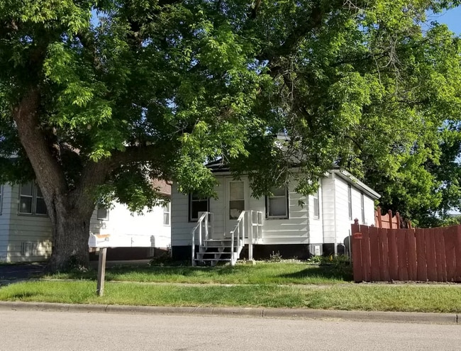 property at 413 1st Ave SE