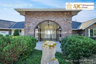 44405 240th Pl SE in Enumclaw, WA - Building Photo