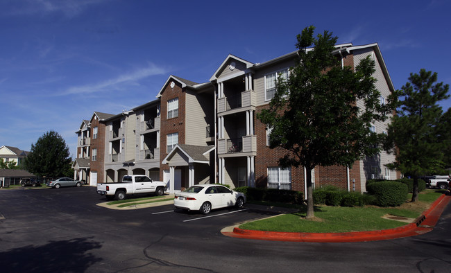 Villas on Memorial in Tulsa, OK - Foto de edificio - Building Photo