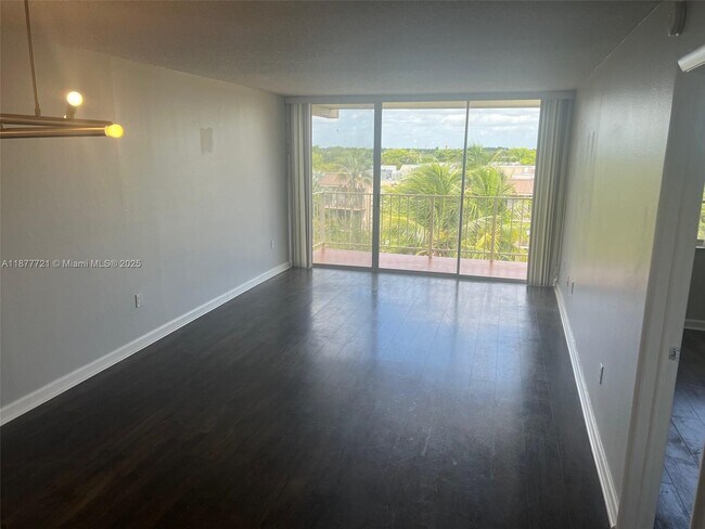 13120 SW 92nd Ave in Miami, FL - Building Photo - Building Photo