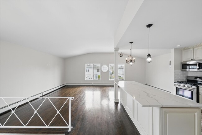 468 Nassau Ave in Freeport, NY - Building Photo - Building Photo