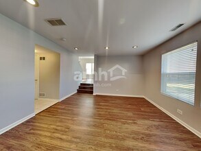 2364 Chesapeake Bay in Elgin, IL - Foto de edificio - Building Photo