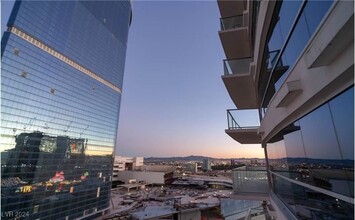 2700 S Las Vegas Blvd in Las Vegas, NV - Building Photo - Building Photo