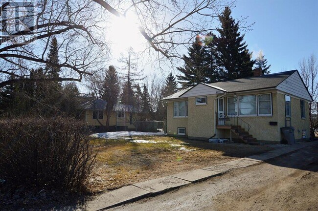 9925-9106 106 Ave in Grande Prairie, AB - Building Photo - Building Photo