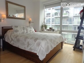 425 E 13th St-Unit -4P in New York, NY - Building Photo - Building Photo