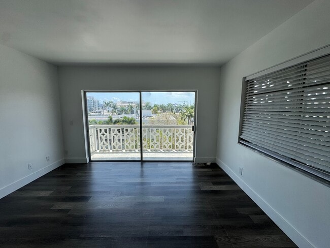9700 E Bay Harbor Dr in Bay Harbor Islands, FL - Building Photo - Building Photo