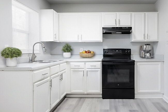 LaDeara Crest Apartments in Winston-Salem, NC - Building Photo - Building Photo