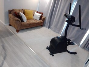 18501 Owl Run Way in Germantown, MD - Foto de edificio - Building Photo