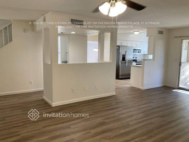 9813 S 44th St in Phoenix, AZ - Foto de edificio - Building Photo