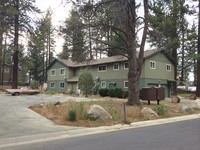 1060 Marjorie St in South Lake Tahoe, CA - Foto de edificio - Building Photo