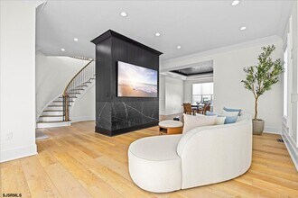 31 Seaside Ct in Margate City, NJ - Foto de edificio - Building Photo