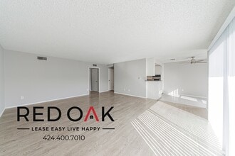 4433 Colbath Ave, Unit 36 in Los Angeles, CA - Foto de edificio - Building Photo