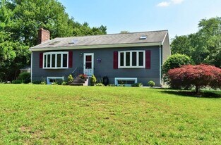 77 Pleasant St in West Bridgewater, MA - Building Photo