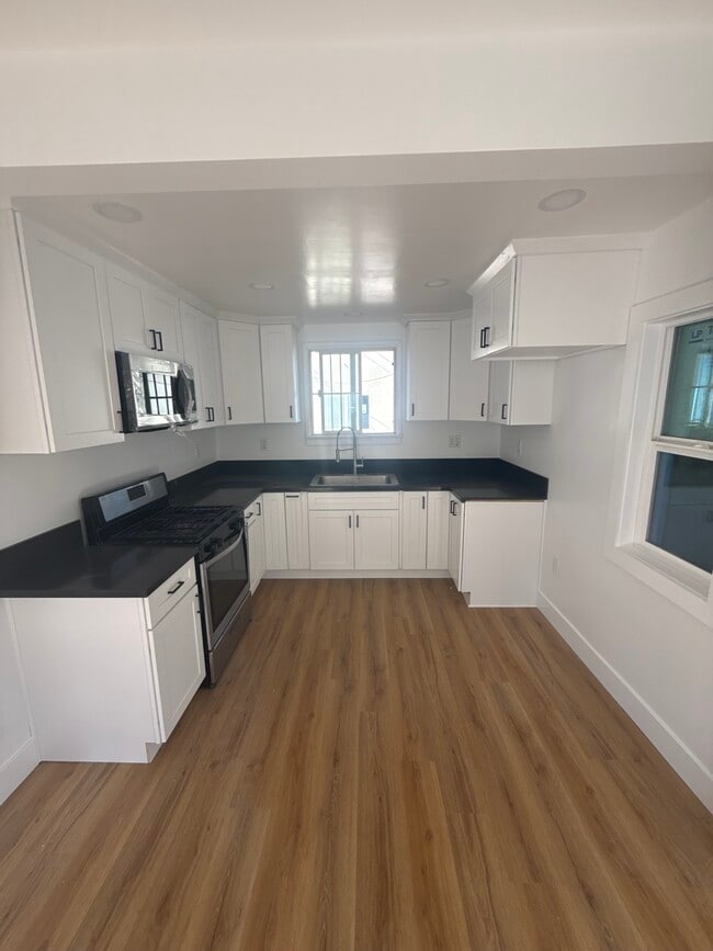 5661 California Ave, Unit 5663