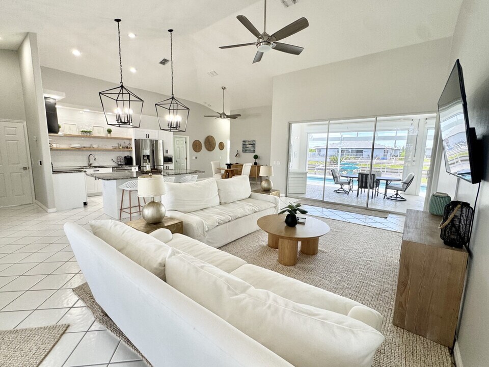 236 SW 47th St in Cape Coral, FL - Building Photo