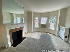 1223 Beacon St, Unit 404 in Brookline, MA - Building Photo
