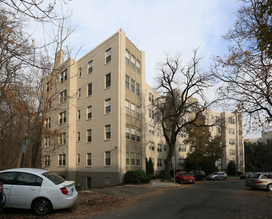 Woodley Park Towers in Washington, DC - Building Photo