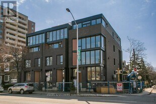 1553 Bloor St W in Toronto, ON - Building Photo