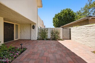 3825 Charthouse Cir in Westlake Village, CA - Building Photo - Building Photo